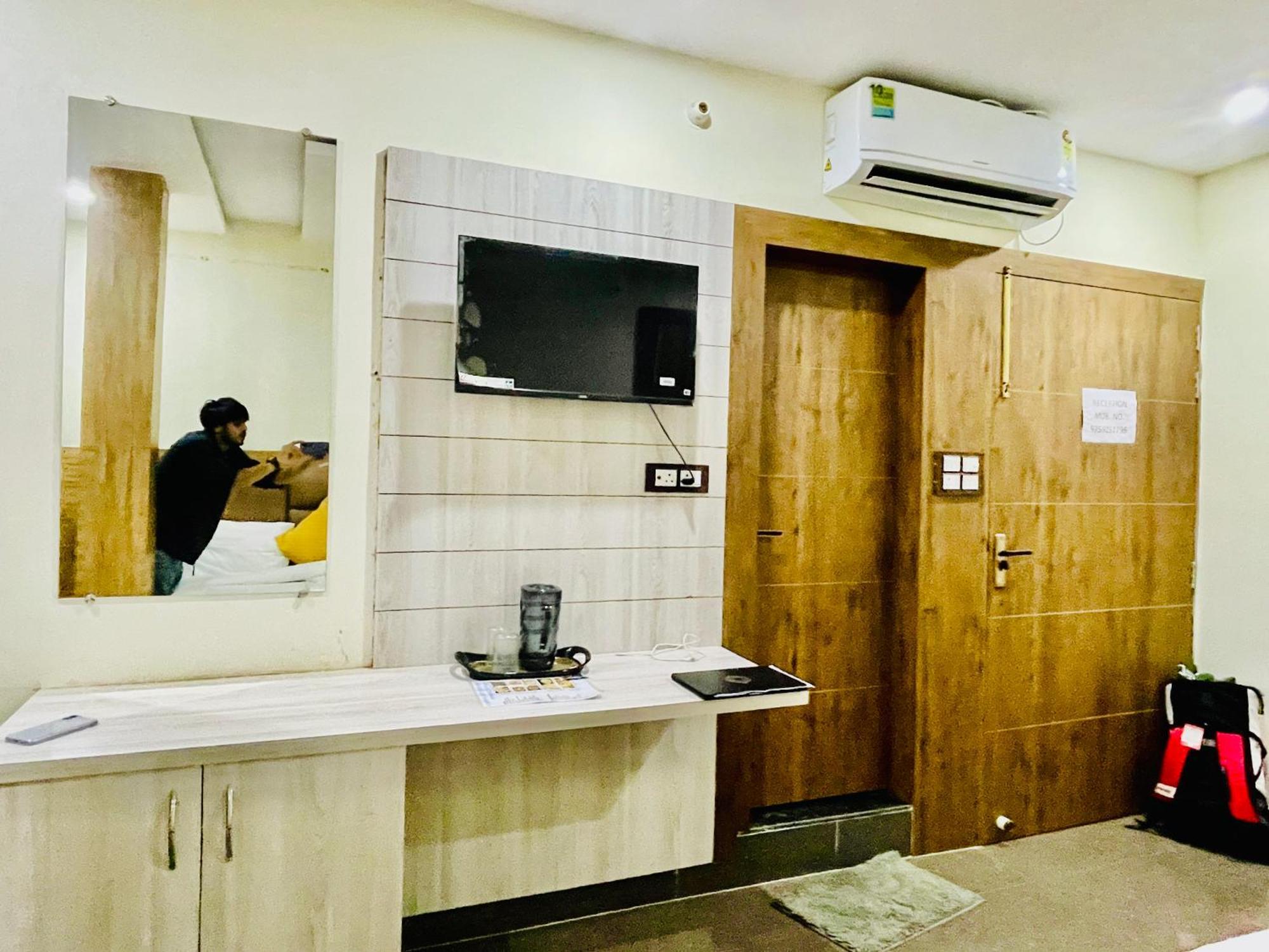 Nidhivan Mukund - Best Rated Area - In House Parking * Vrindavan